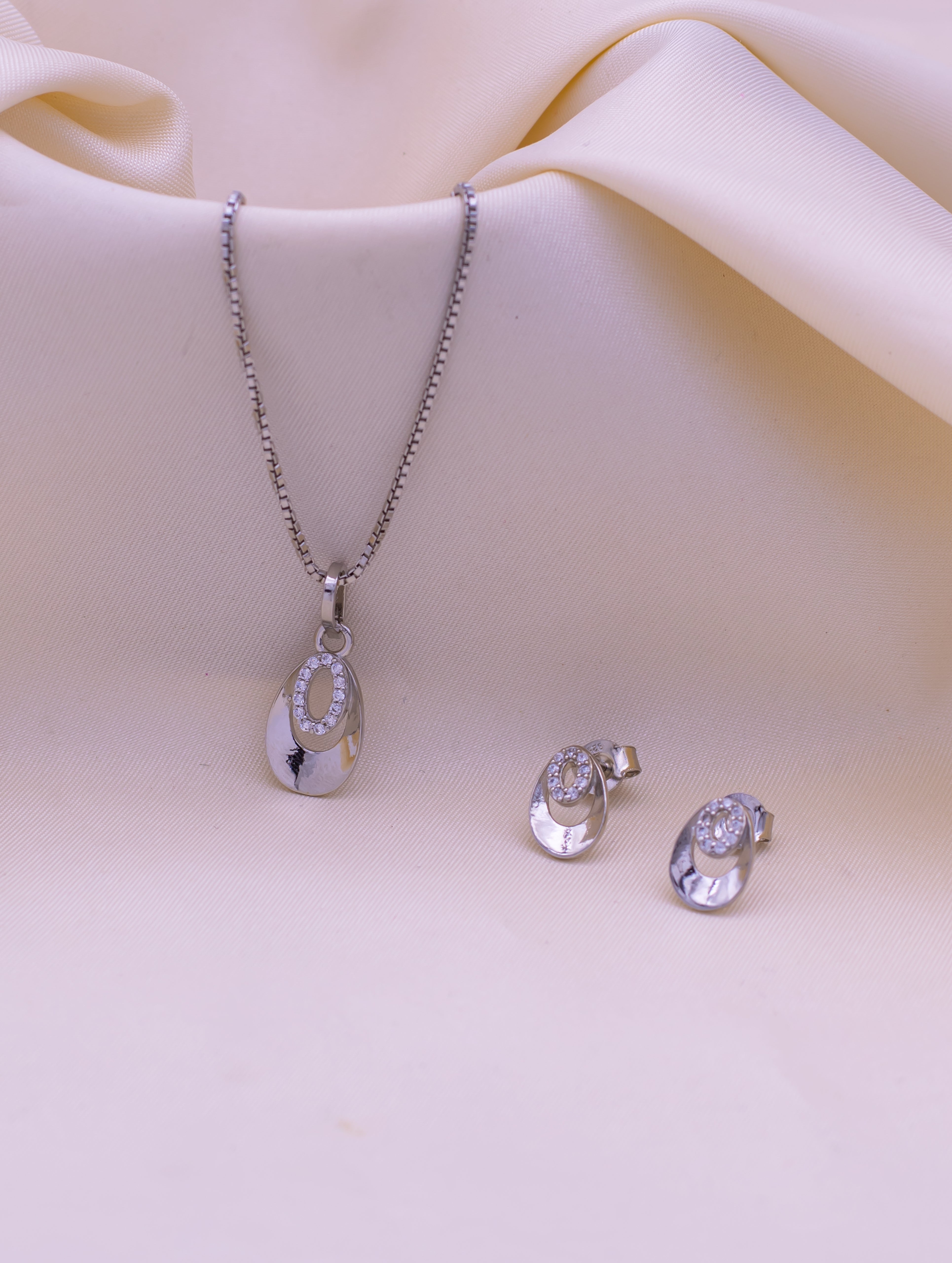 LUSTRA SILVER CHAIN SET