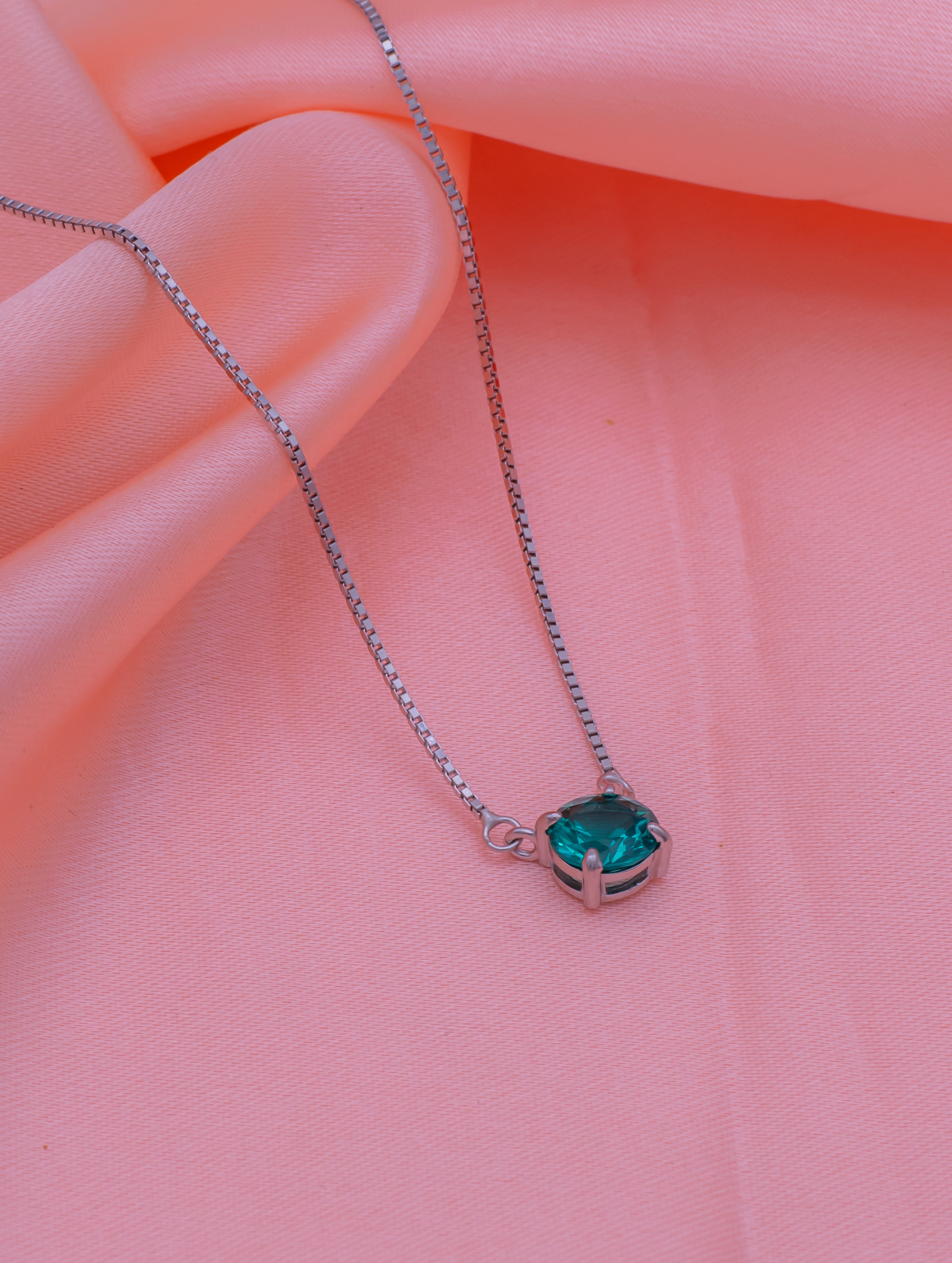 925 Sterling Silver Pendant Necklace with Green Semi-Precious Stone